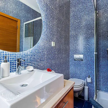 Дом отдыха Casa Bayview Bliss - Sea Views Pool & Bbq Stroll To And Village Феррагуду