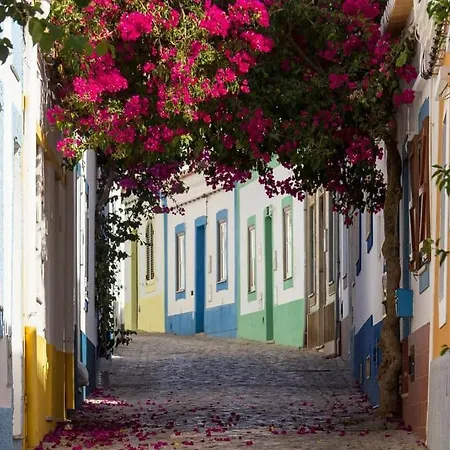 Casa de Férias Casa Bayview Bliss - Sea Views Pool & Bbq Stroll To And Village *