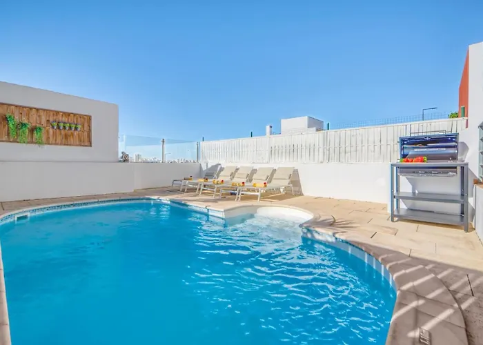 Casa Bayview Bliss - Sea Views Pool & Bbq Stroll To And Village *